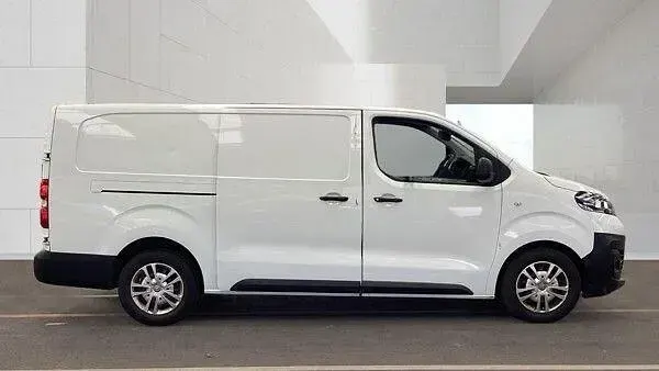 Used Vauxhall Vivaro 120 HP (88 kW) 2020 White MPV