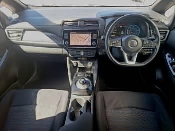 Begagnad Nissan Leaf Acenta 110 kW (150 HK) 2020 Vit Halvkombi