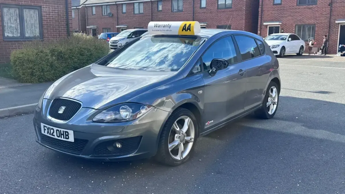 Begagnad Seat Leon Copa 105 HK (77 kW) 2012 Grå Halvkombi