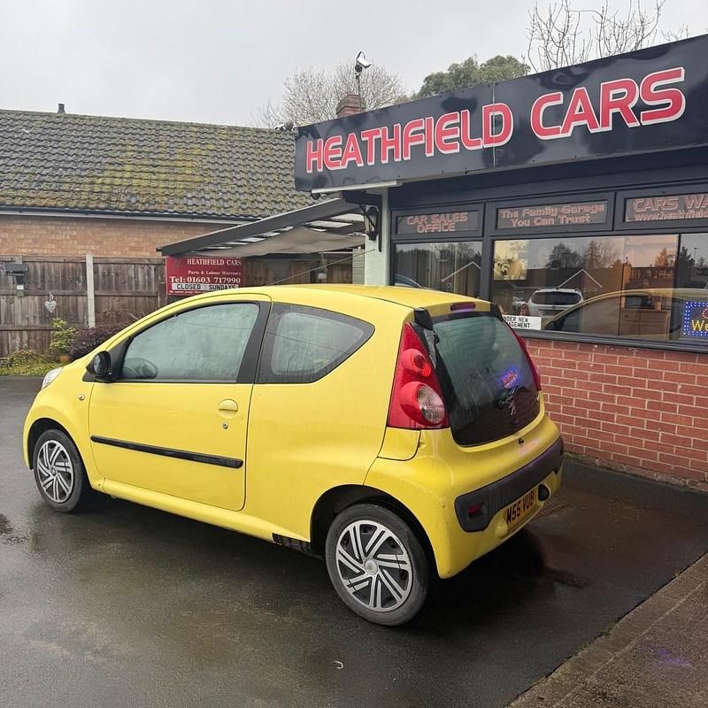 Used Peugeot 107 68 HP (50 kW) 2006 Yellow Hatchback