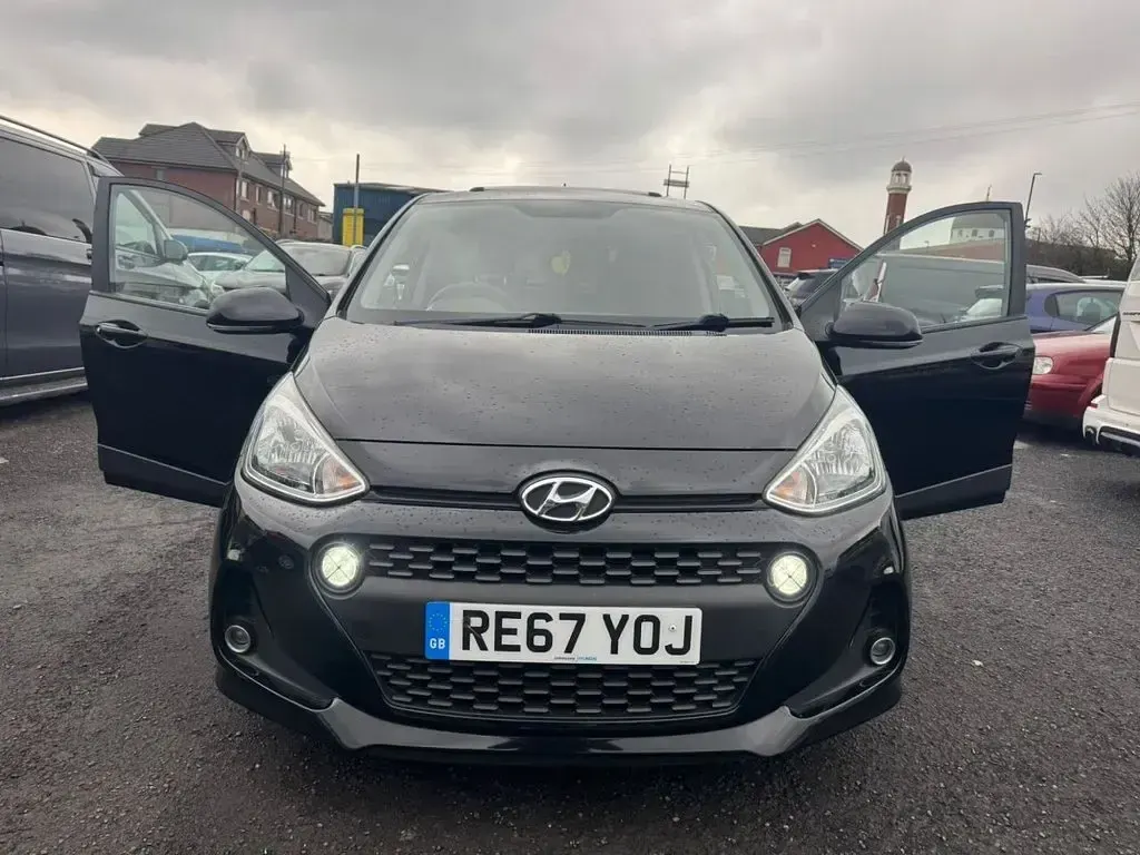 Used Hyundai i10 Premium SE 87 HP (63 kW) 2018 Black Hatchback