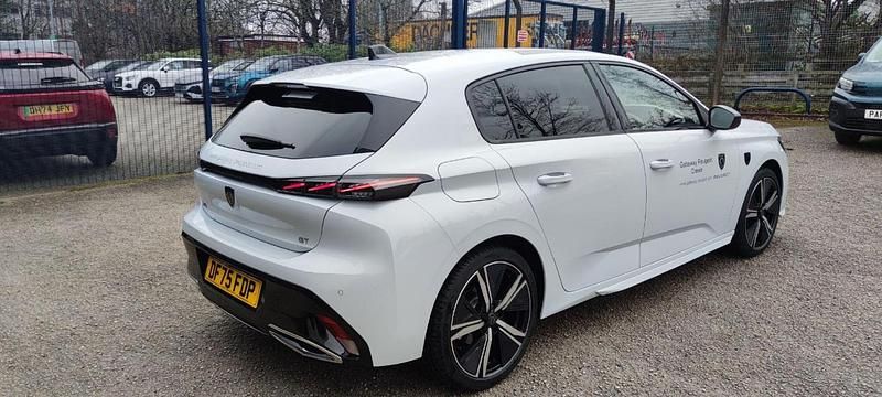 Used Peugeot 308 GT 134 HP (98 kW) 2025 White Hatchback