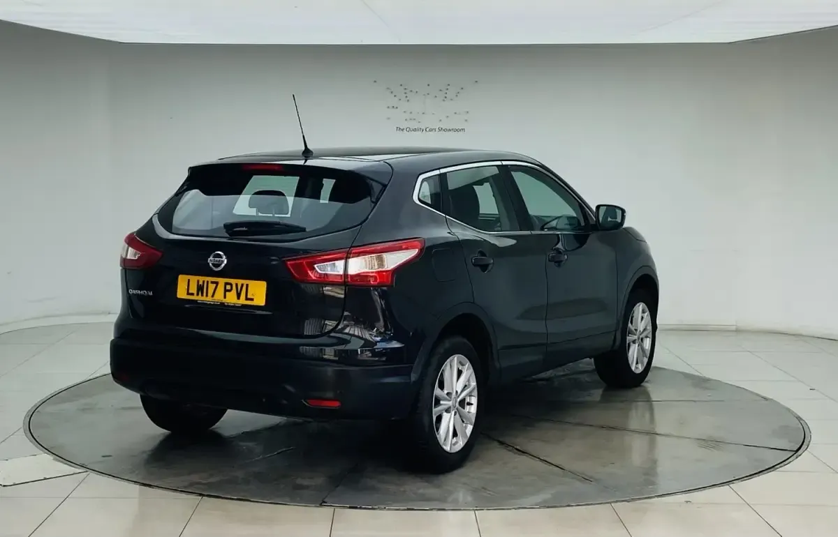 Gebraucht Nissan Qashqai Acenta 115 PS (84 kW) 2017 Schwarz SUV