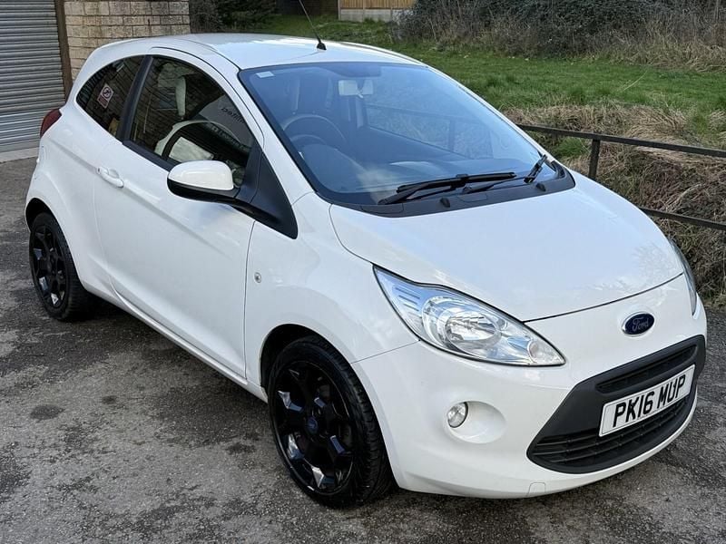 Used Ford Ka Zetec 69 HP (50 kW) 2016 White Hatchback