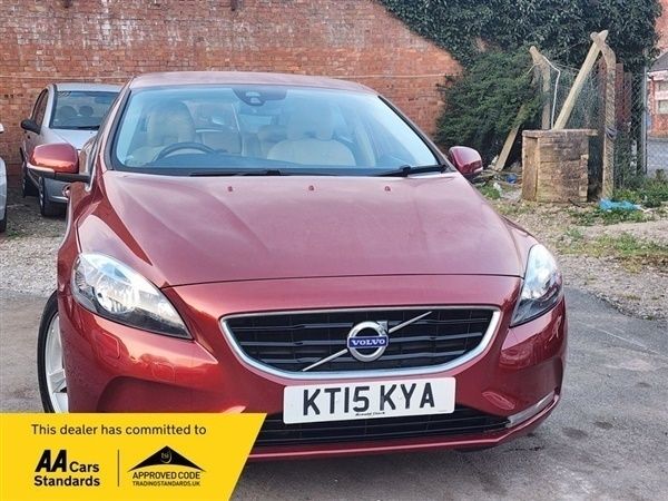 Red Used 2015 Volvo V40 SE Estate | £6,785 (Fair price) - Image 1/1