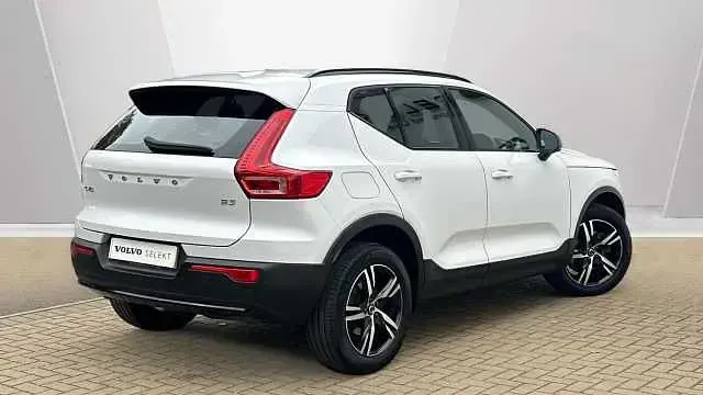 Used Volvo XC40 Plus 161 HP (118 kW) 2022 White SUV