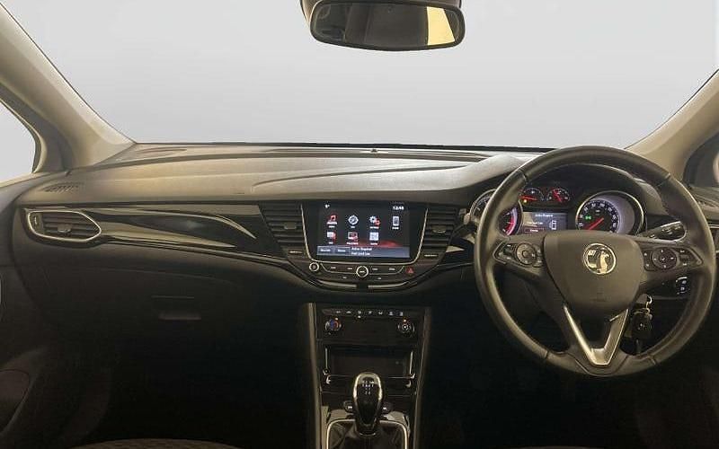 Used Vauxhall Astra SRi 105 HP (77 kW) 2018 Black Hatchback