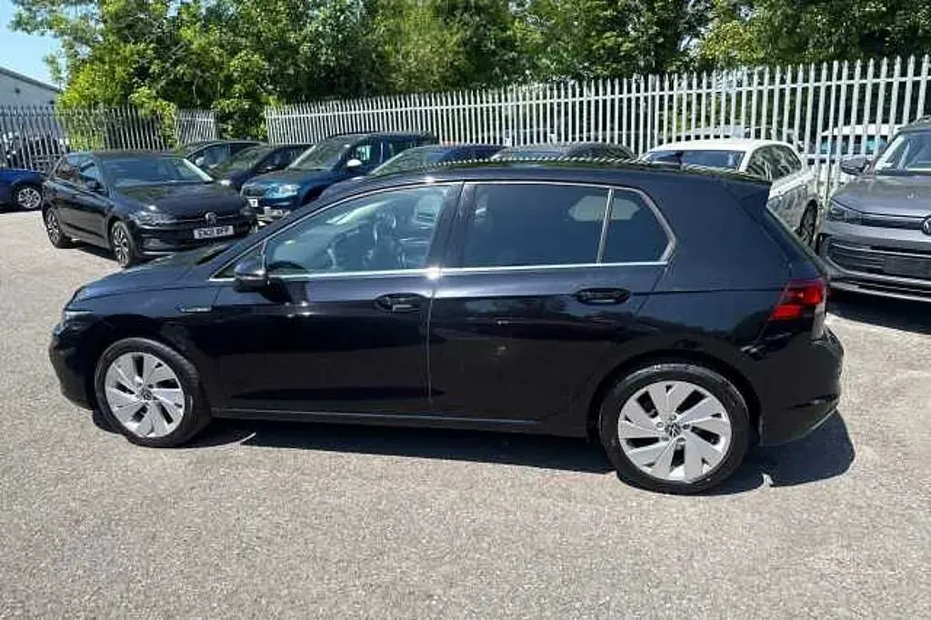 Used VW Golf VIII 130 HP (95 kW) 2023