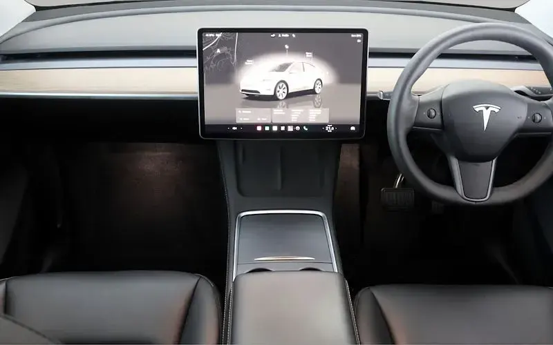 Used Tesla Model Y Standard Range 219 kW (299 HP) 2023 White SUV