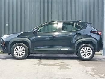 Used Toyota Yaris Hybrid 116 HP (85 kW) 2023 Black Estate