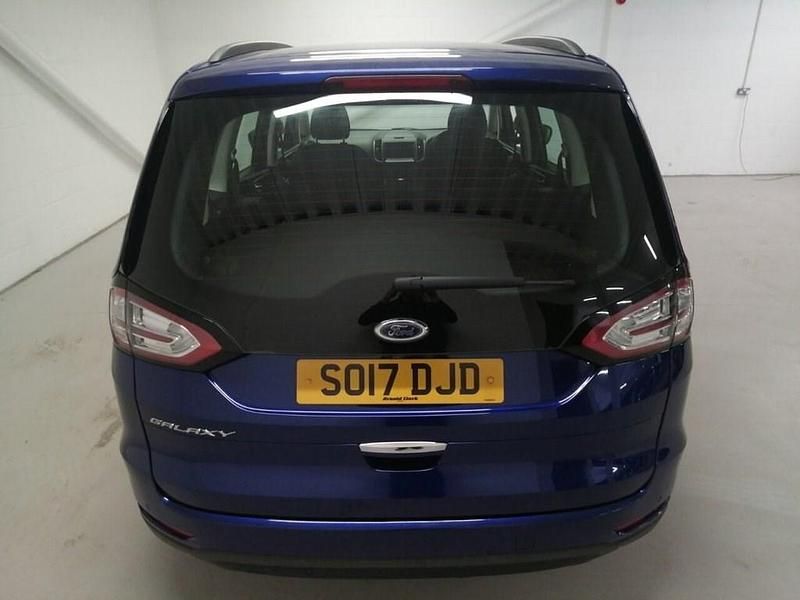 Usado Ford Galaxy Zetec 150 HP (110 kW) 2017 Azul Monovolume