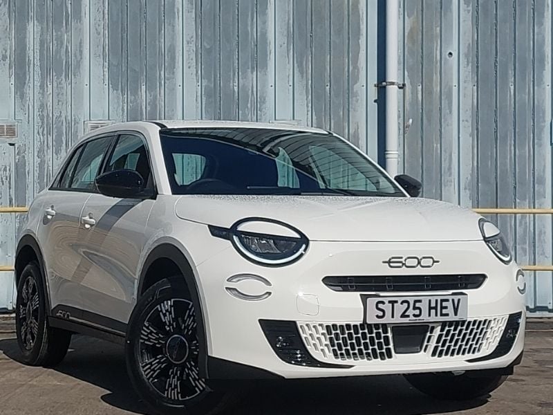 White New 2025 Fiat 600 Hatchback | £20,498 (Fair price) - Image 1/4