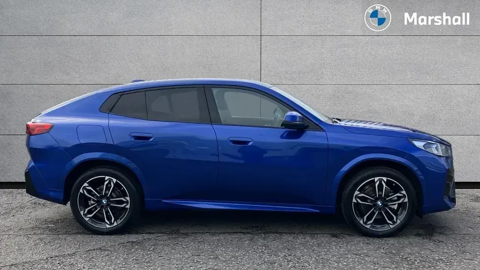Begagnad BMW X2 M Sport 170 HK (125 kW) 2025 Blå SUV
