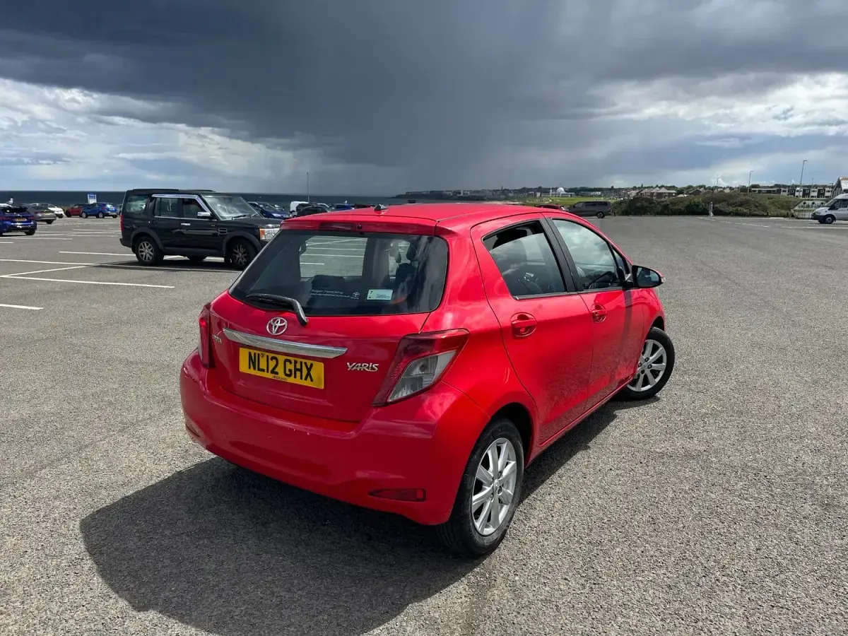 Used Toyota Yaris 69 HP (50 kW) 2012 Red Hatchback