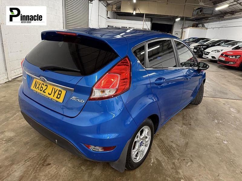 Used Ford Fiesta Titanium 95 HP (69 kW) 2013 Blue Hatchback