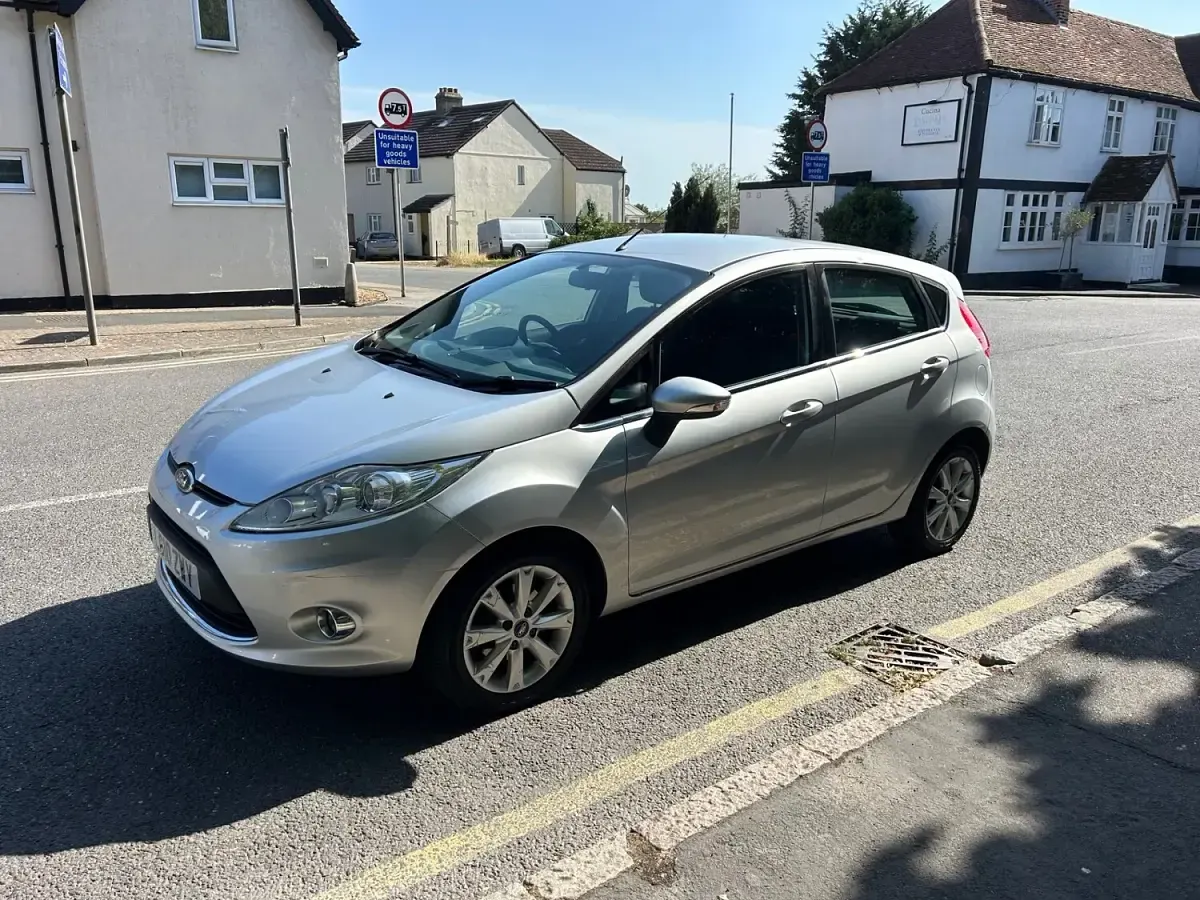 Used Ford Fiesta Zetec 96 HP (70 kW) 2010 Silver Hatchback
