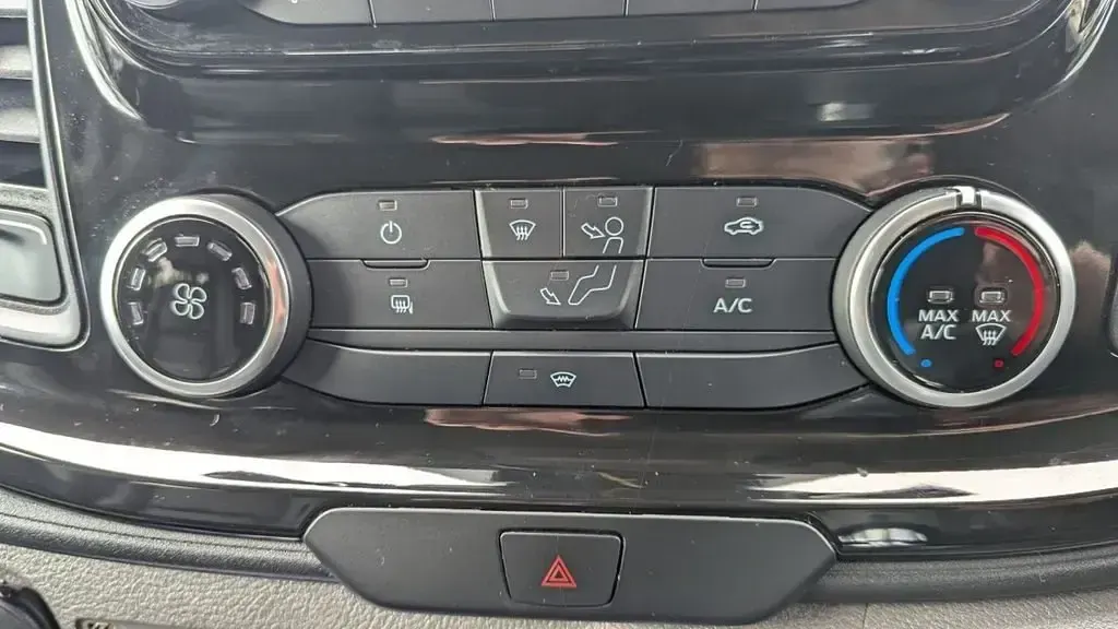 Begagnad Ford Transit Custom 130 HK (95 kW) 2023 Svart Kombi