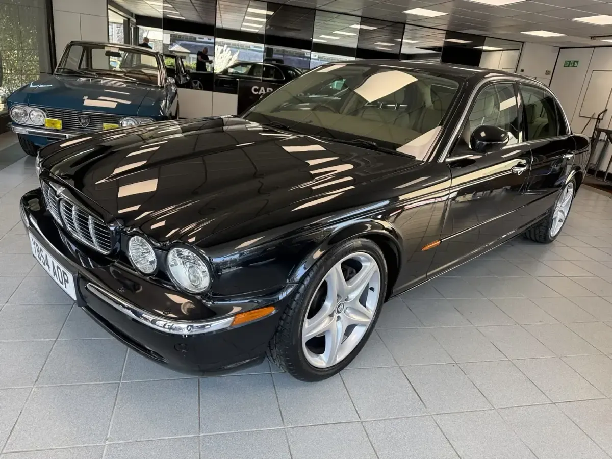 Używany Jaguar XJ8 Sovereign 2004 Czarny Sedan/Limuzyna