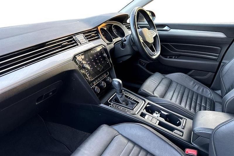 Used VW Passat SEL 150 HP (110 kW) 2023 Grey Estate