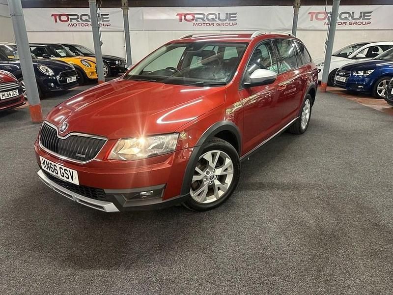 Red Used 2016 Skoda Octavia Estate | £9,395 (Good price) - Image 1/4
