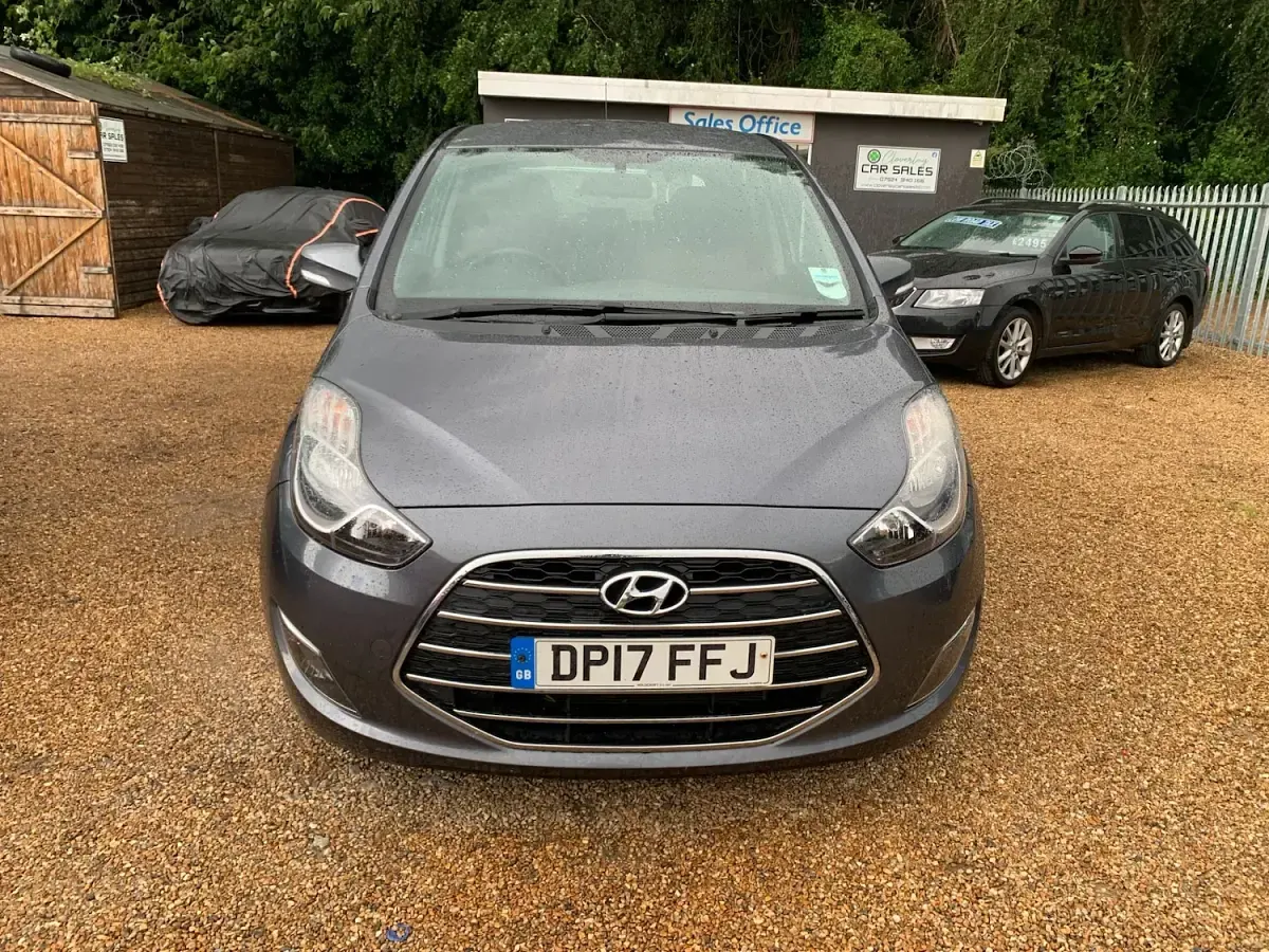Used Hyundai ix20 SE 90 HP (66 kW) 2017 Grey Hatchback
