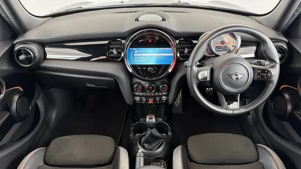 Usado Mini Cooper S Hatch 176 CV (129 kW) 2022 Negro Utilitario