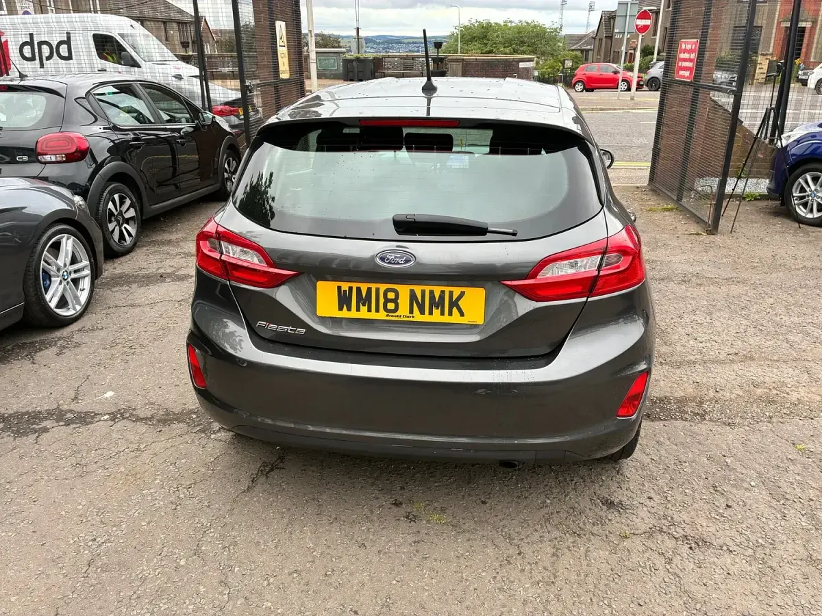 Used Ford Fiesta Zetec 100 HP (73 kW) 2018 Grey Hatchback