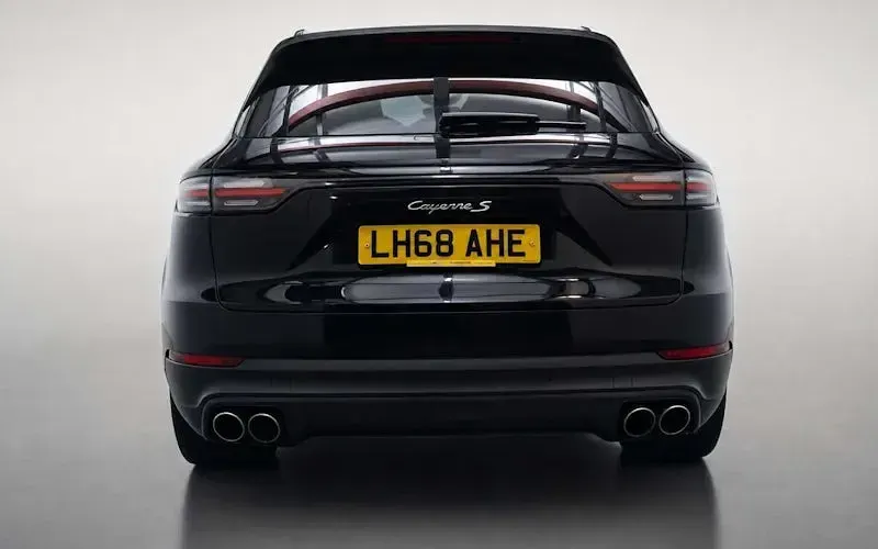 Used Porsche Cayenne 441 HP (324 kW) 2018 Black SUV