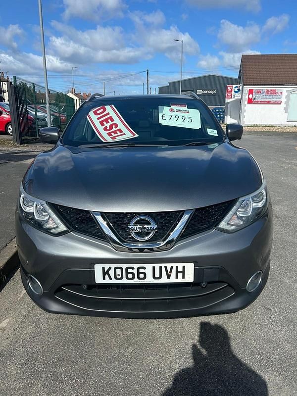 Used Nissan Qashqai N-Vision 110 HP (80 kW) 2017 Grey SUV