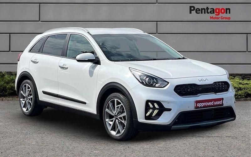 White Used 2022 Kia Niro 3 SUV | £18,995 (Good price) - Image 1/4