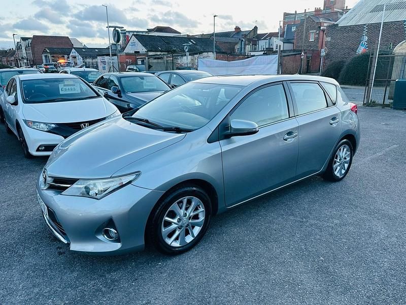 Used Toyota Auris Multidrive S 132 HP (97 kW) 2013 Grey Hatchback