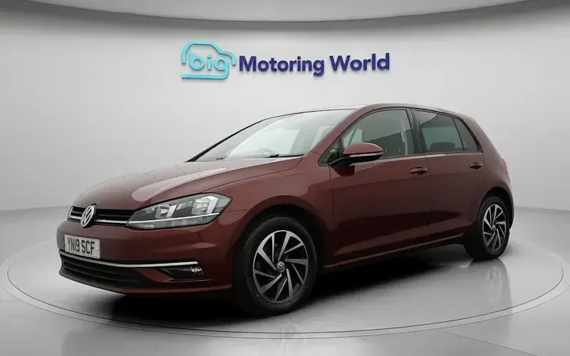 Begagnad VW Golf VII Match 116 HK (85 kW) 2019 Röd Halvkombi