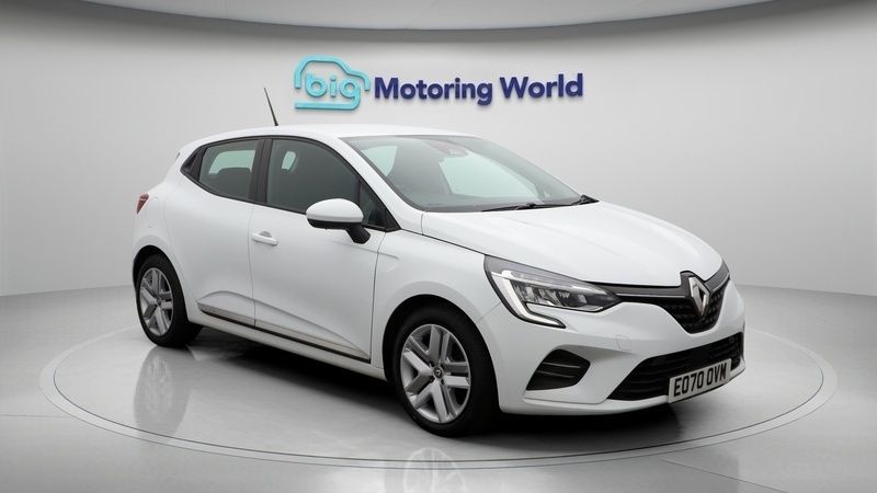 Used 2020 Renault Clio V Play | £9,800 (Good price) - Image 1/4