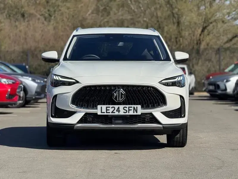 Używany MG HS Trophy 162 KM (119 kW) 2024 Biały SUV