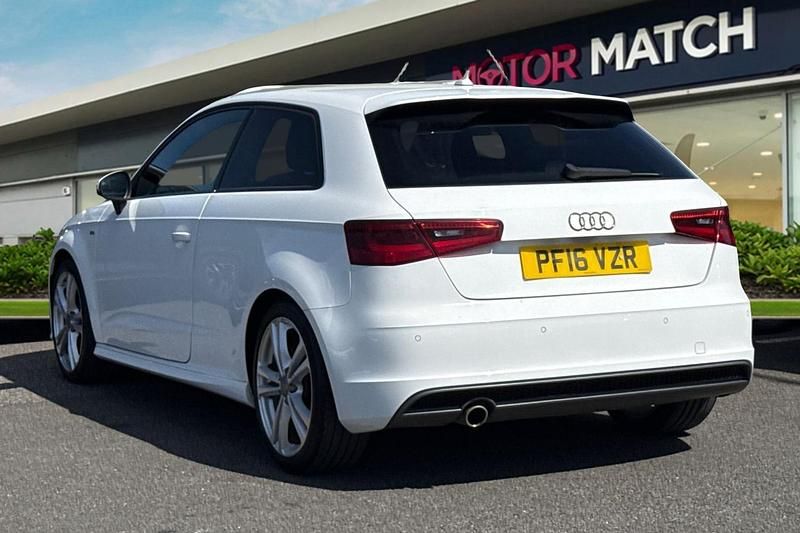 Begagnad Audi A3 S-Line 2016 Vit Halvkombi