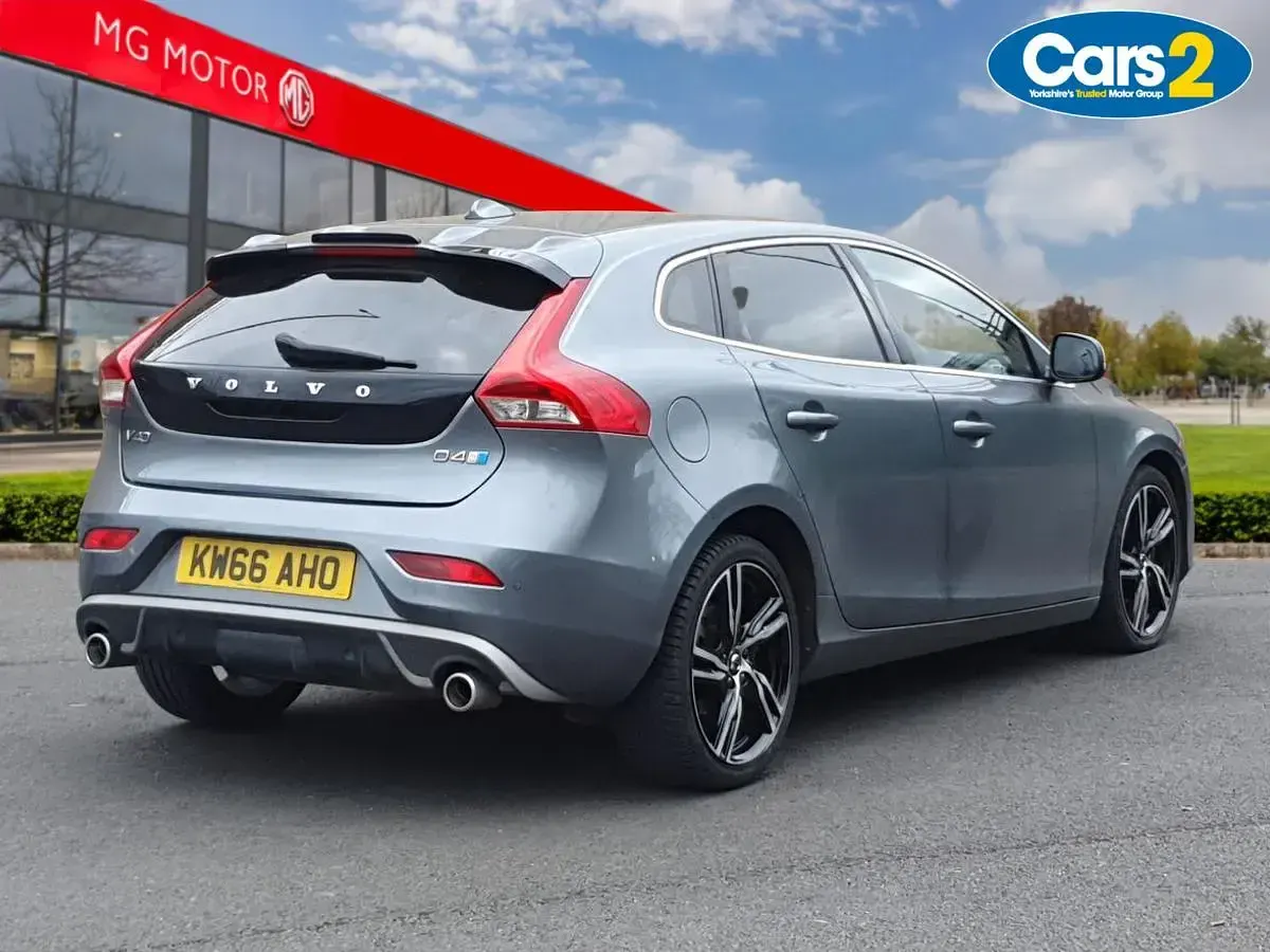 Used Volvo V40 R-Design Pro 190 HP (139 kW) 2016 Grey Hatchback