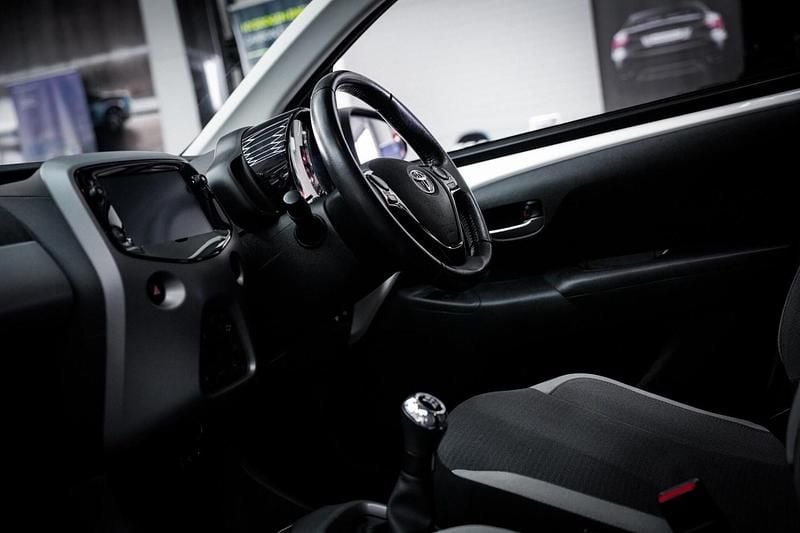 Used Toyota Aygo Trend 72 HP (52 kW) 2020 White Hatchback