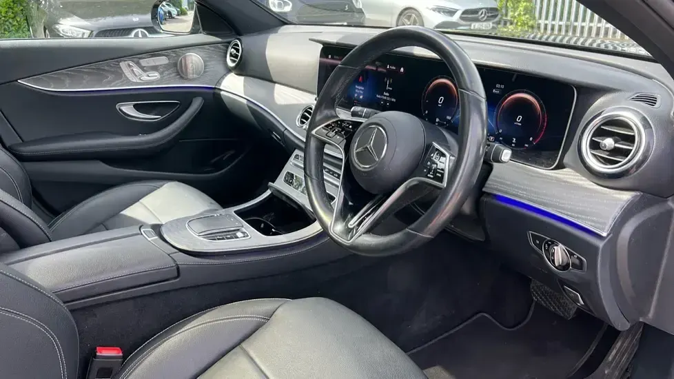Used Mercedes E400 AMG line 330 HP (242 kW) 2022 Obsidian black metallic Estate