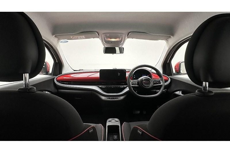 Used Fiat 500e Red 86 kW (118 HP) 2022 White Hatchback