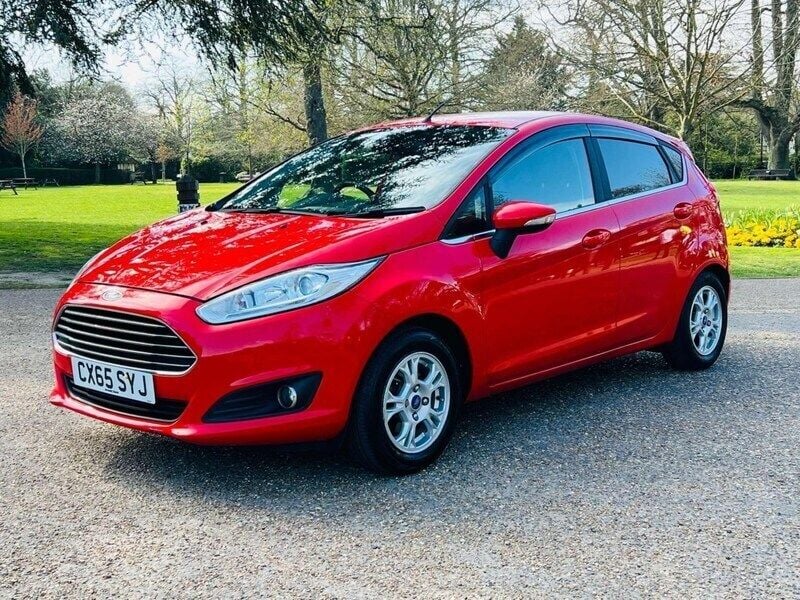 Red Used 2015 Ford Fiesta Titanium Hatchback | £2,995 (Good price) - Image 1/4