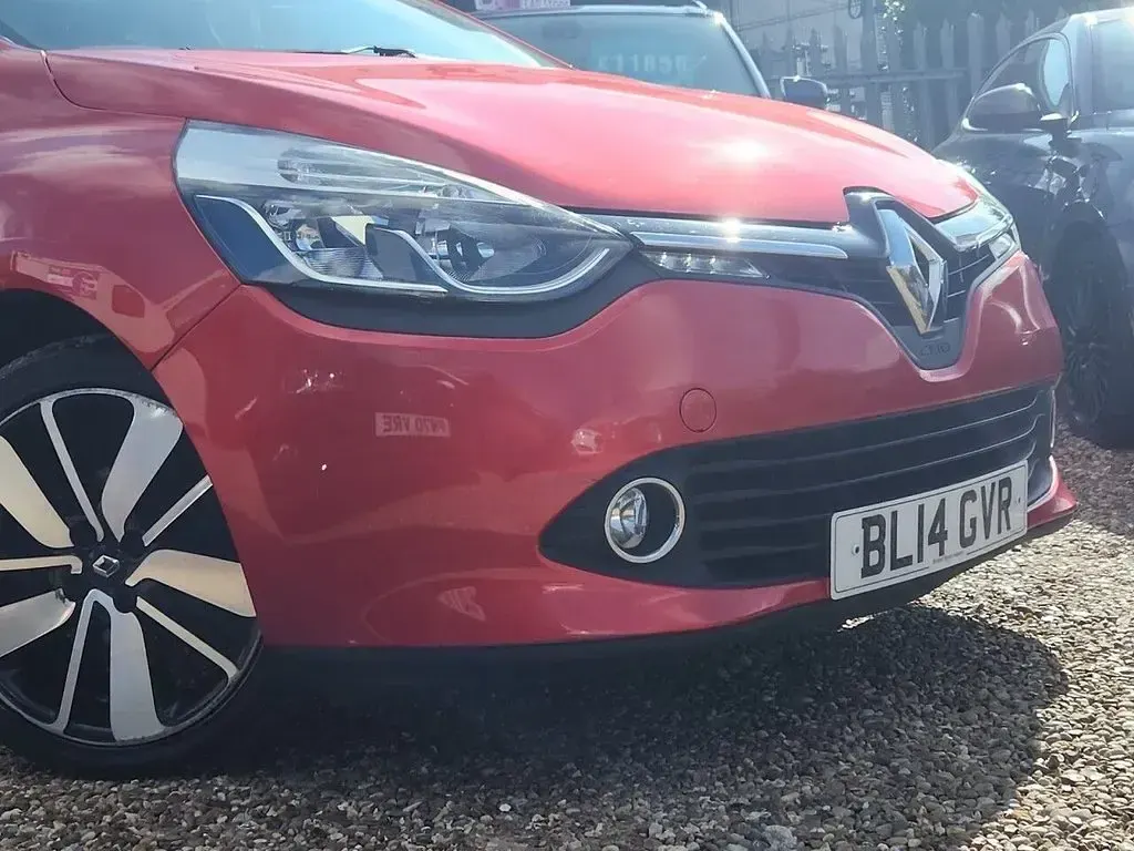 Used Renault Clio Dynamique 90 HP (66 kW) 2014 Red Hatchback