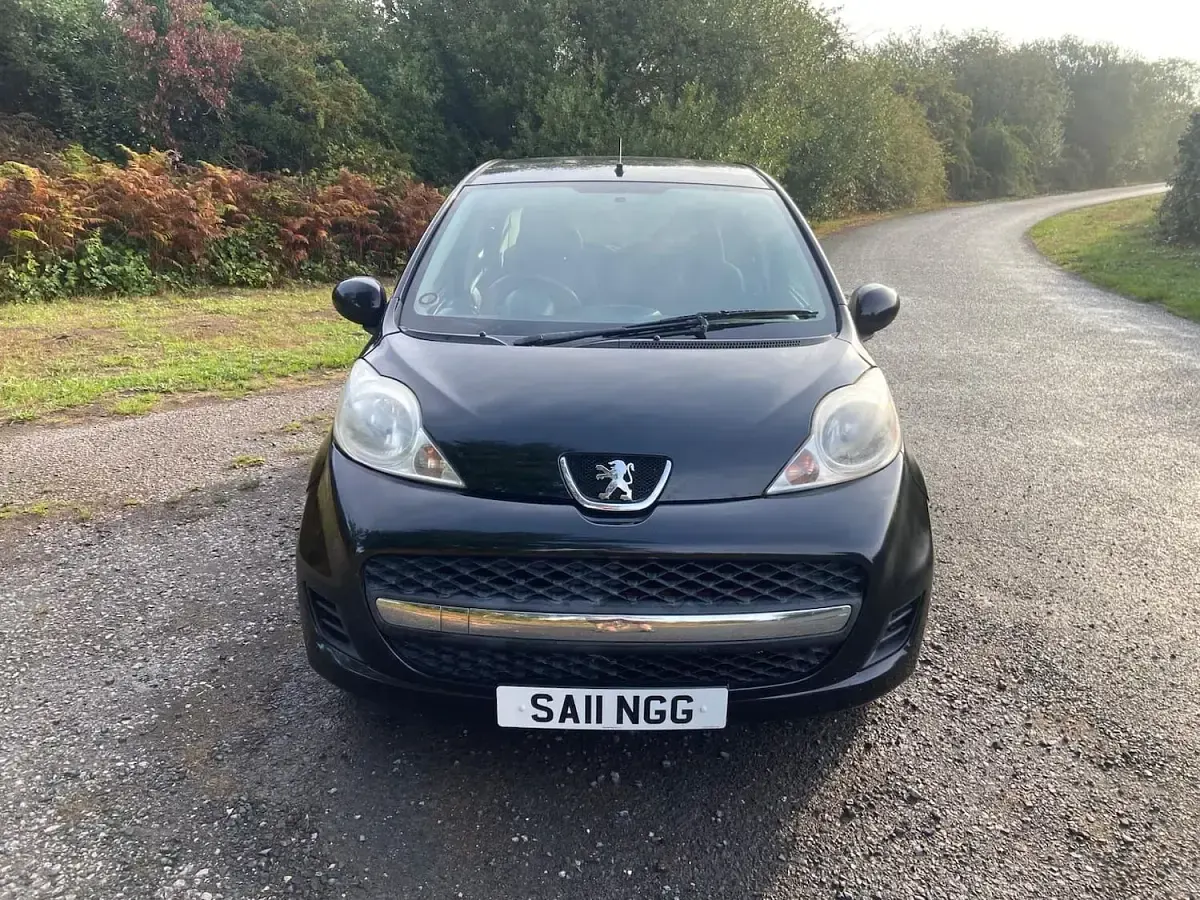 Used Peugeot 107 68 HP (50 kW) 2011 Black Hatchback