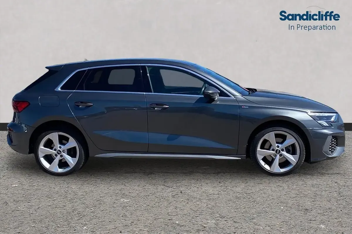 Usado Audi A3 e-tron S-Line 2022 Gris Utilitario