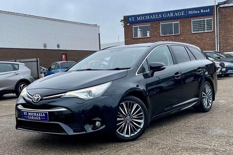 Used Toyota Avensis 147 HP (108 kW) 2017 Grey Estate