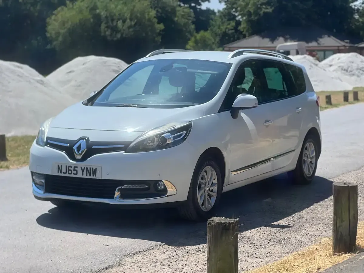 Used Renault Grand Scénic Dynamique 2015 White MPV