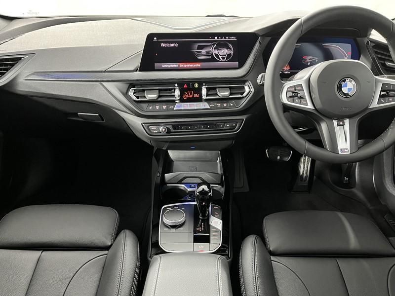 Usado BMW 118 M Sport 134 HP (98 kW) 2024 Cinzento Citadino