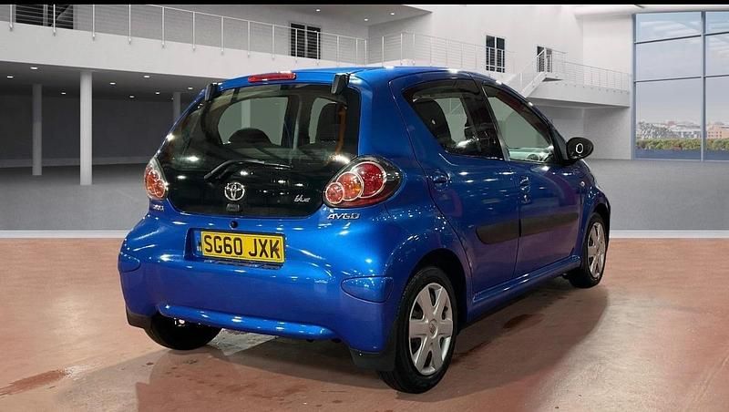 Used Toyota Aygo 67 HP (49 kW) 2010 Blue Hatchback