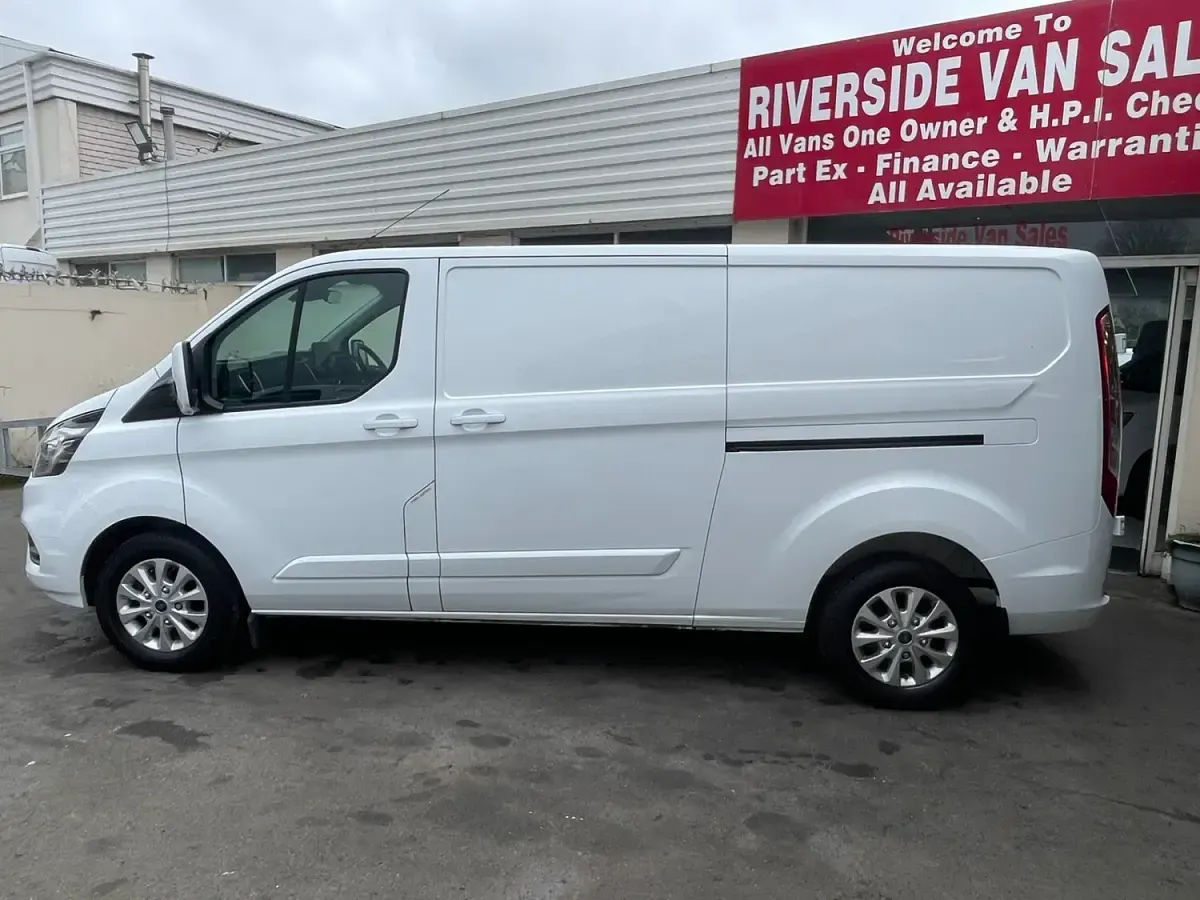 Used Ford Transit Custom Limited 130 HP (95 kW) 2023 White Van