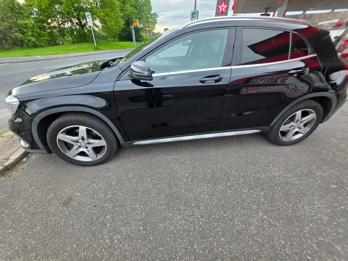 Käytetty Mercedes GLA220 AMG line 2015 Musta Katumaasturi