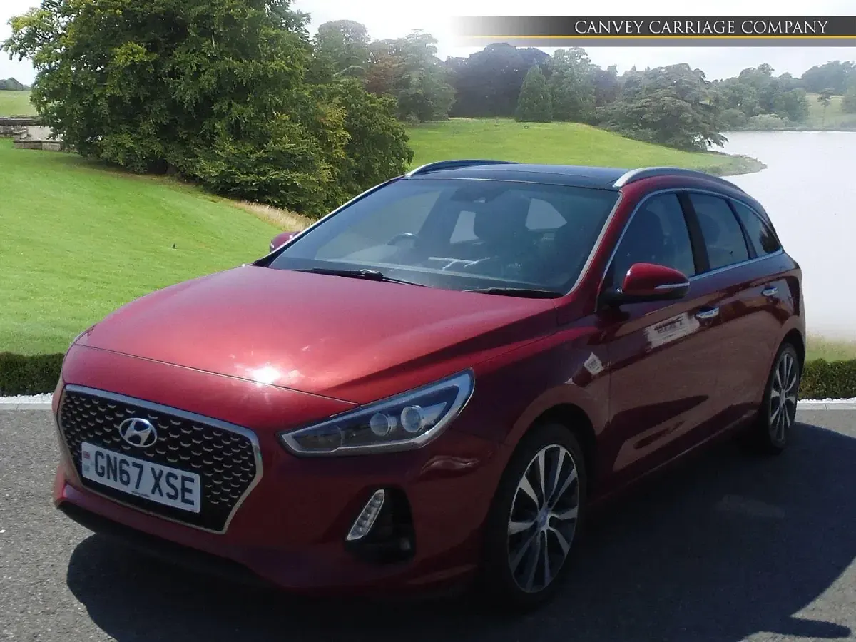 Used Hyundai i30 Premium SE 140 HP (102 kW) 2017 Red Estate